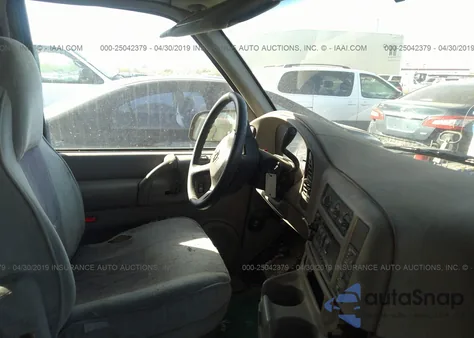 2000 GMC Safari Upfitter Pkg. from USA, damaged, VIN 1GDDM19W8YB503760